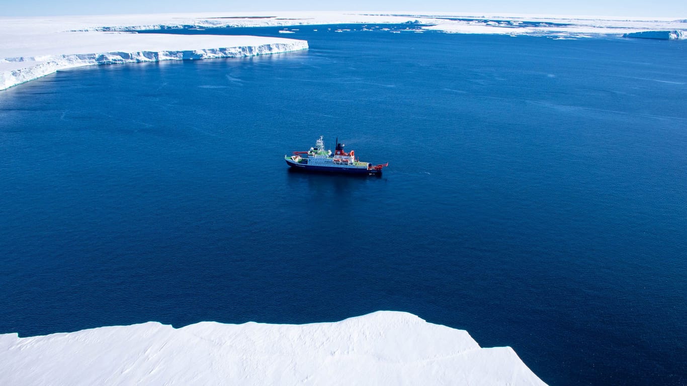 Die "Polarstern" in der Ostantarktis: Die Forscher entnahmen dort Proben.