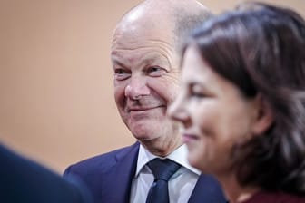 Olaf Scholz und Annalena Baerbock: Die Politik kann Vertrauen zurückgewinnen, sagt Politologe Ben Ansell.