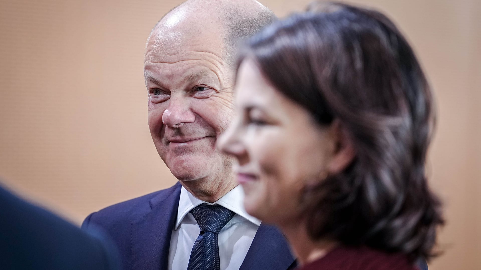 Olaf Scholz und Annalena Baerbock: Die Politik kann Vertrauen zurückgewinnen, sagt Politologe Ben Ansell.