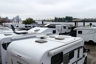 Wohnmobilstellplatz in der Nähe der Landungsbrücken: Bundesweit am teuersten ist Camping in Hamburg.