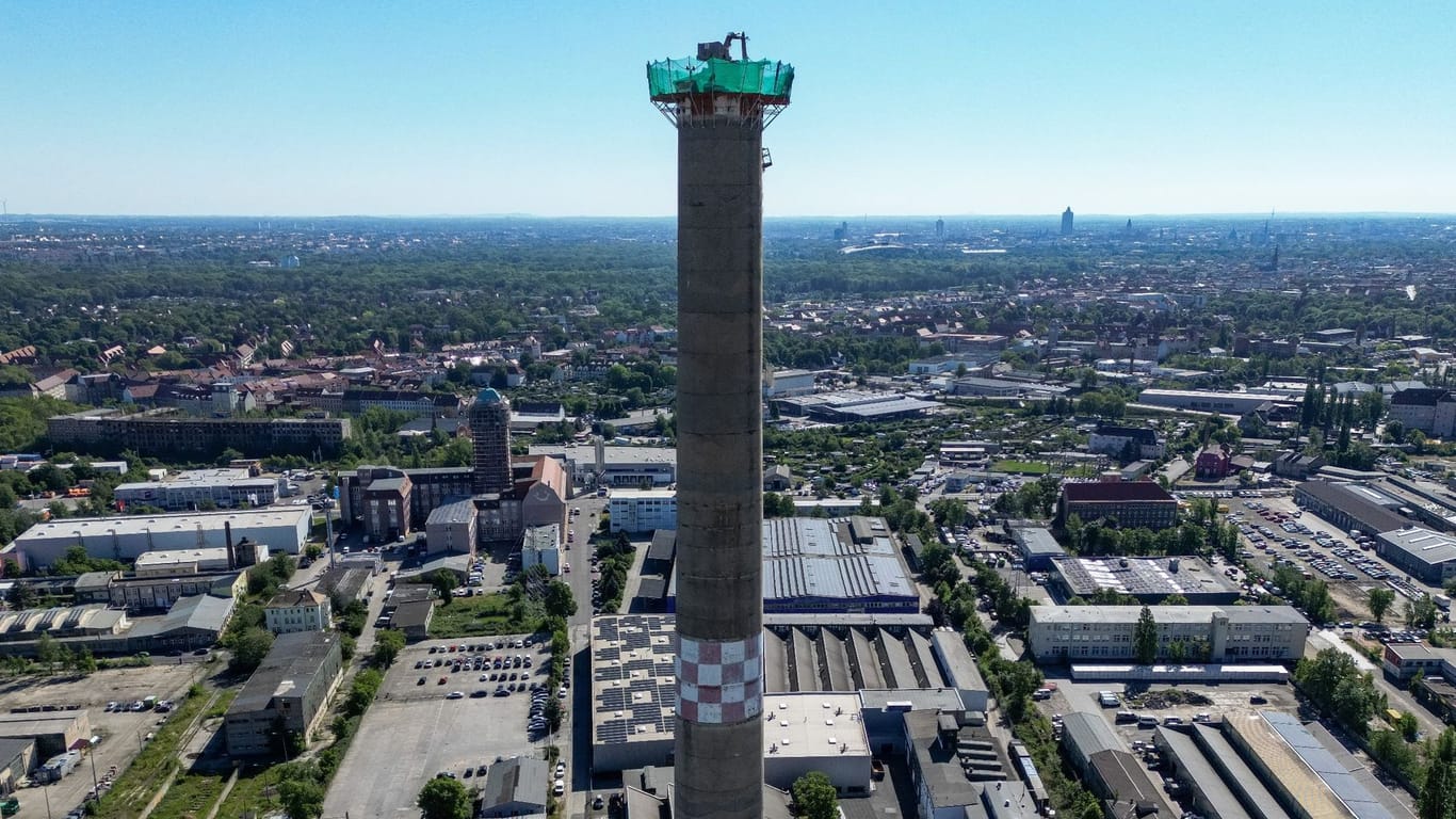 Industrieschornstein in Leipzig wird abgetragen