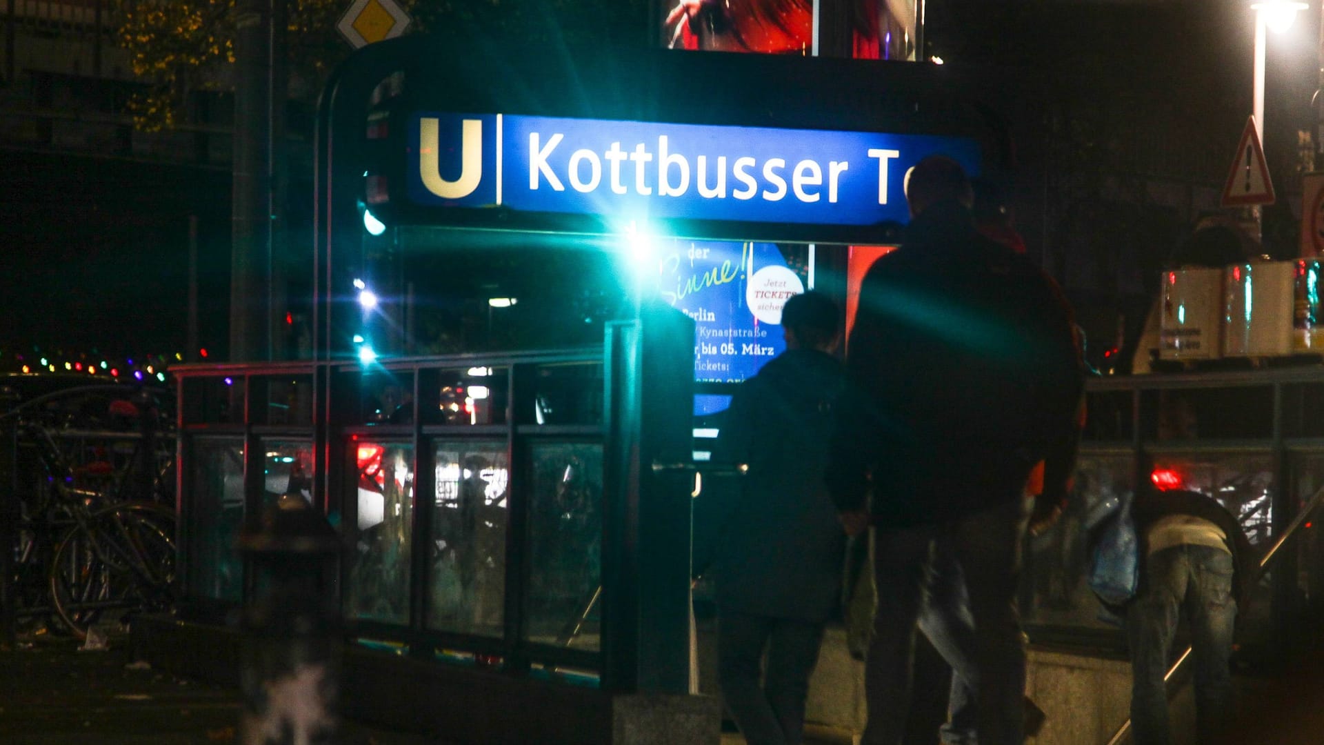 Eingang zum U-Bahnhof Kottbusser Tor (Symbolbild): In der Nacht auf Dienstag kam es zu einem handgreiflichen Streit.