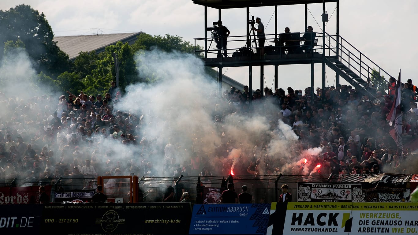 Bei dem Spiel im Sportforum Hohenschönhausen eskalierte die Situation zwischen den Fans