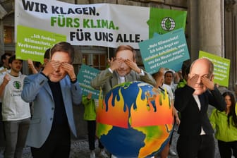 Protestaktion vor dem Oberverwaltungsgericht Berlin-Brandenburg
