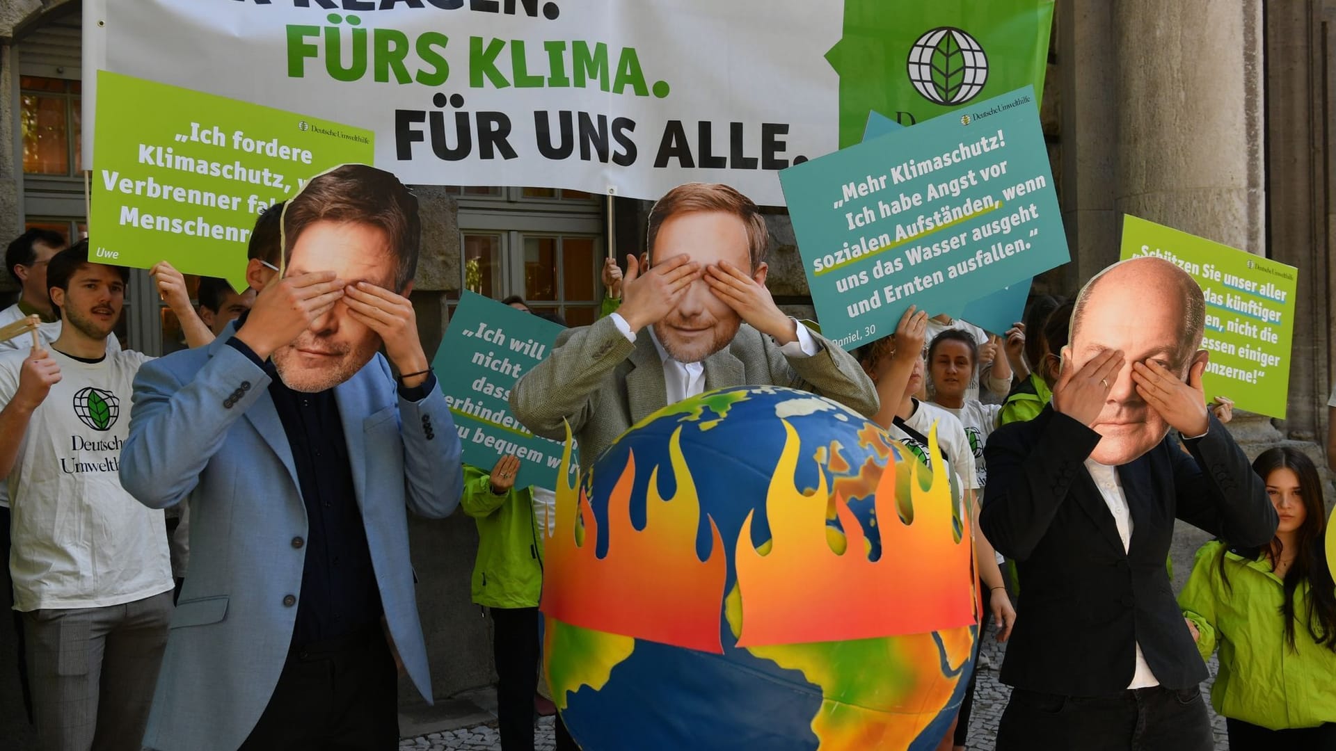 Protestaktion vor dem Oberverwaltungsgericht Berlin-Brandenburg