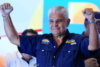 José Raul Mulino: Der Ersatzkandidat feiert seinen Sieg nach der Präsidenten- und Parlamentswahl in Panama.