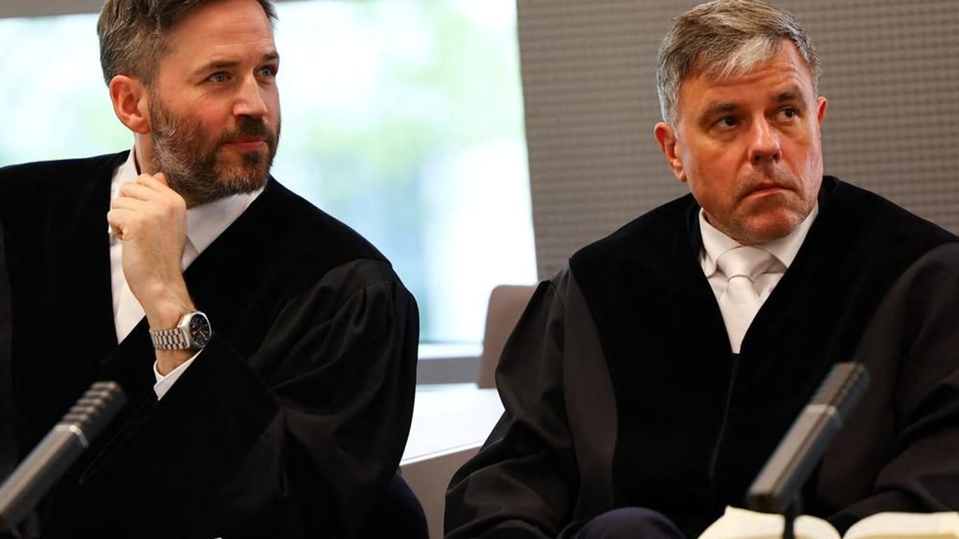 Die Staatsanwälte: Benedikt Bernzen und Ulf Lenzner während des Prozesses gegen Höcke im Landgericht Halle.