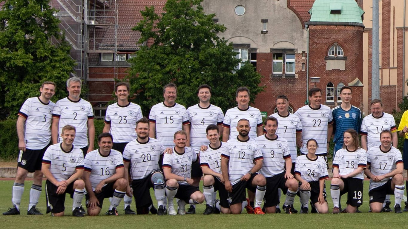 Die Mannschaft des FC Bundestag bei einem Spiel im vergangenen Jahr (Archivbild).