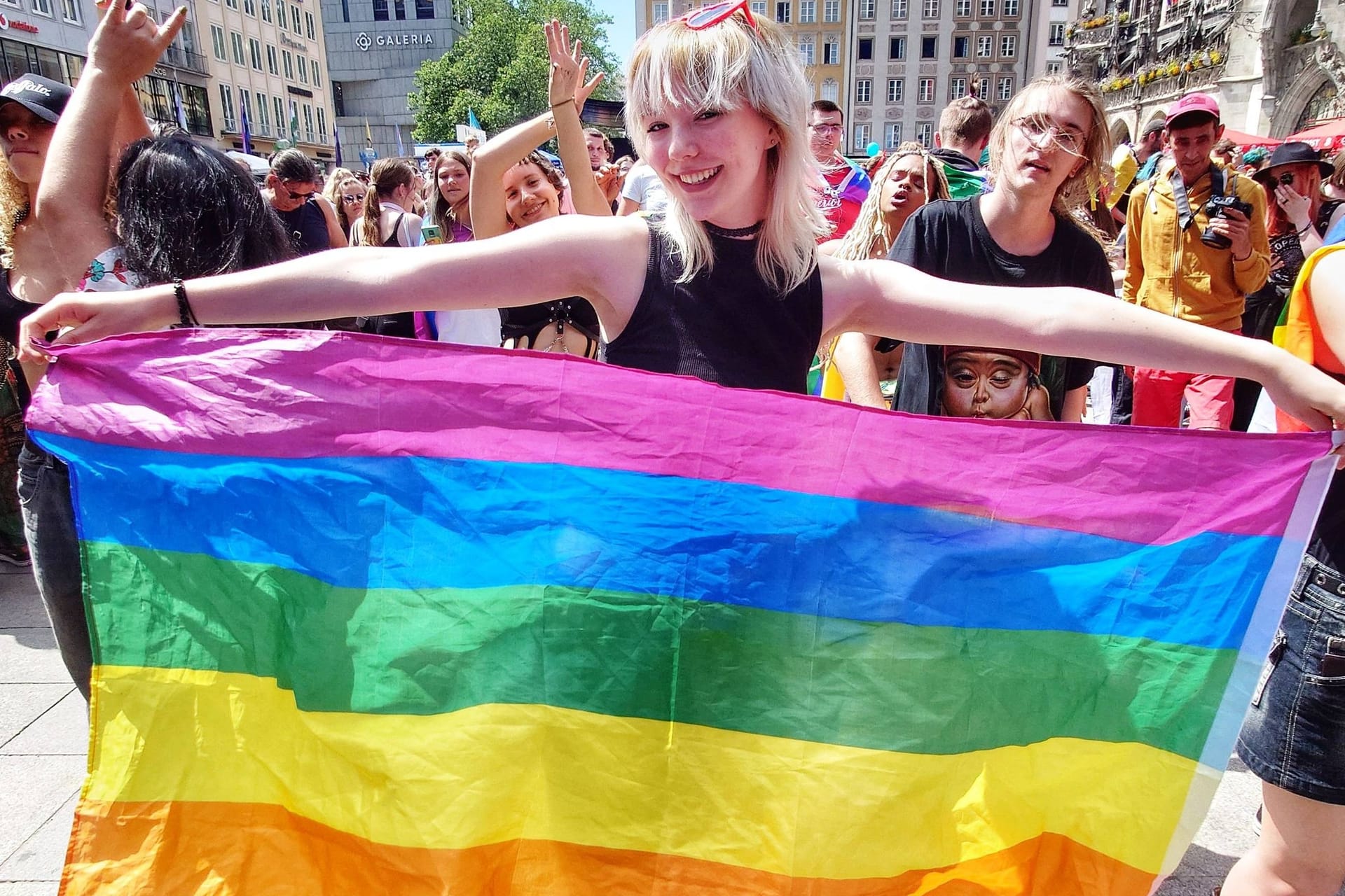 Christopher Street Day in München, 2023 (Archivbild): Es gibt Fortschritte gegen Queerfeindlichkeit, aber auch Rückschläge.