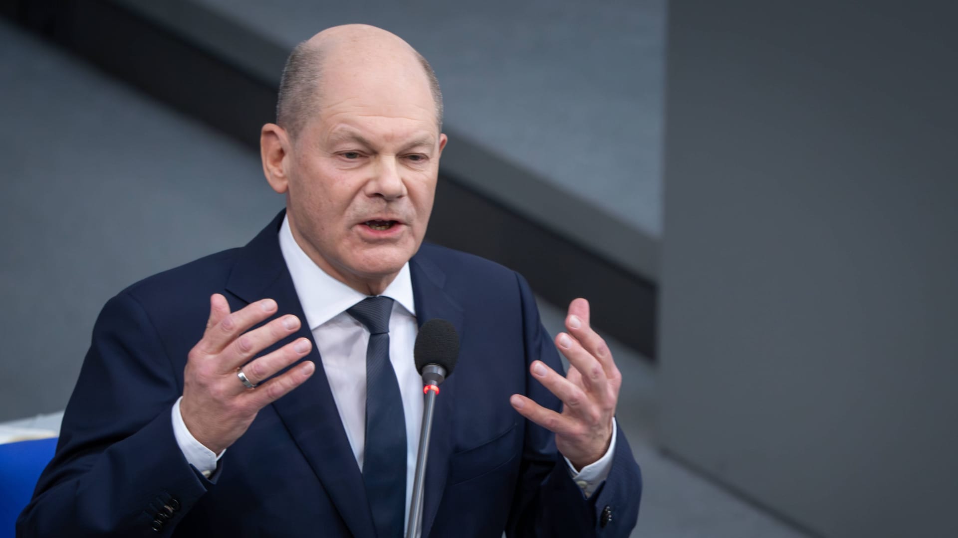 Befragung des Bundeskanzlers im Deutschen Bundestag Bundeskanzler Olaf Scholz SPD im Portrait bei seiner energischen Antwort im Rahmen der Befragung der Bundesregierung/ des Bundeskanzler bei der 156. Sitzung des Deutschen Bundestag in Berlin, 13.03.2024 Berlin Berlin