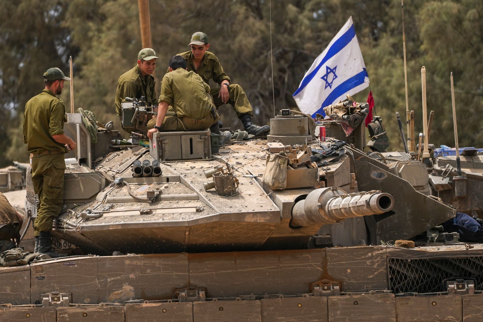 Israelische Soldaten (Symbolbild): Aus dem Libanon werden Raketen auf Israel gefeuert.