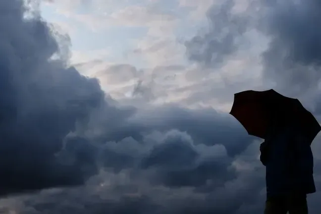 Starkregen und Gewitter, Sturmböen: In Teilen Bayerns kann es unangenehm werden.