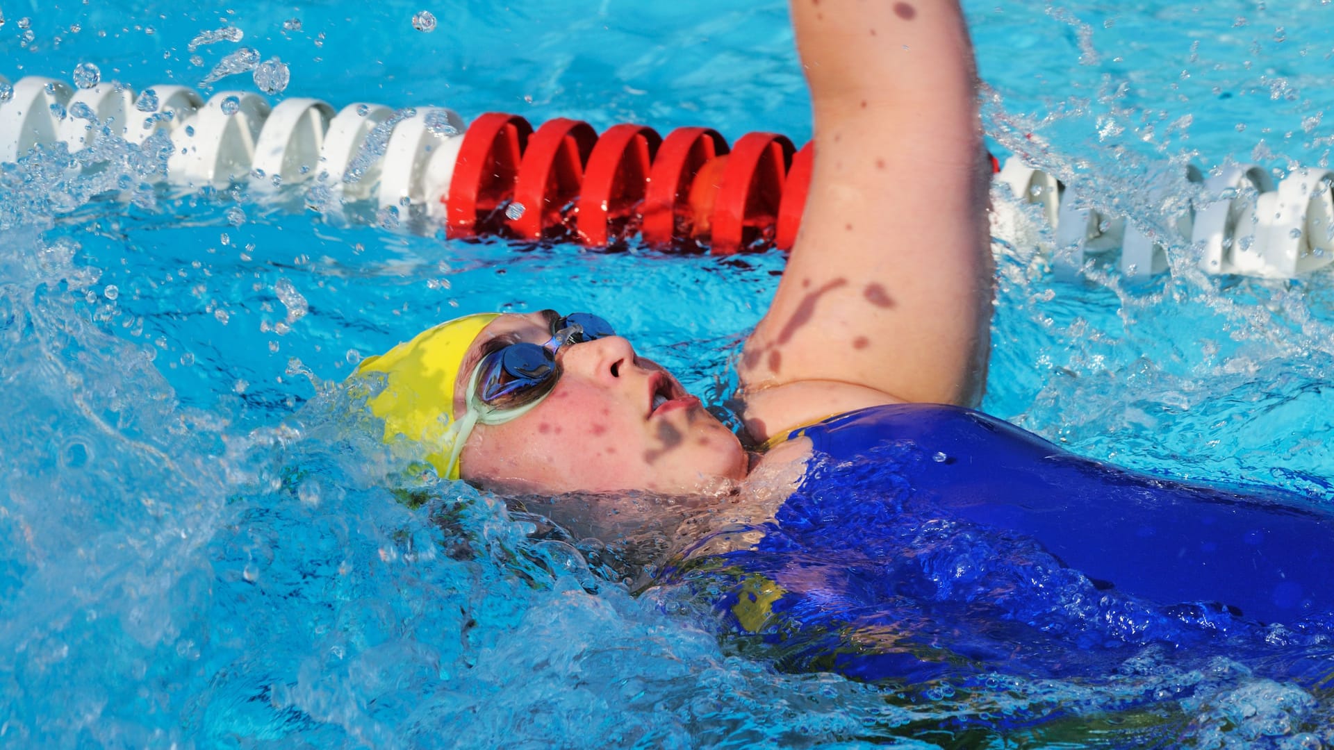 Ausdauertraining Schwimmen: In 45 Minuten verbrennt man rund 360 Kalorien.