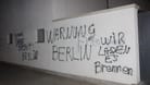 Berlin: An die Wand des Bürgeramtes in Berlin-Tiergarten wurde unter anderem "Brennt Gaza, brennt Berlin" gesprüht.