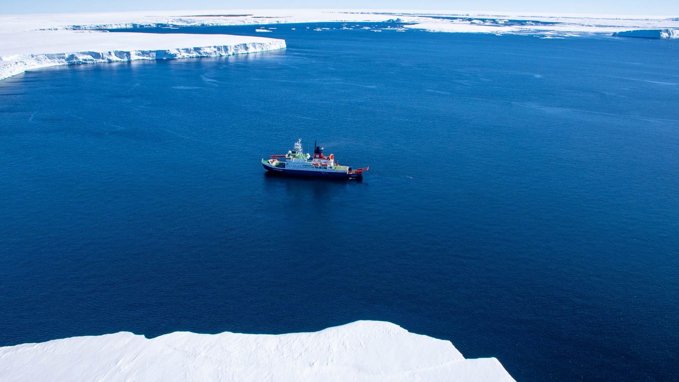 Die "Polarstern" in der Ostantarktis: Forscher entnahmen dort Proben.