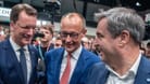 Hendrik Wüst (l.), Friedrich Merz (M.) und Markus Söder (r.) auf dem CDU-Parteitag: Die drei Unionspolitiker sind für eine Kanzlerkandidatur im Gespräch.