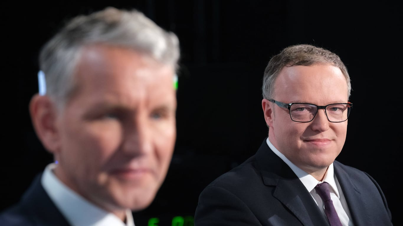 Björn Höcke (l.) und Mario Voigt (Archivbild): Eigentlich betont der thüringische CDU-Vorsitzende Voigt, eine Zusammenarbeit mit der AfD konsequent abzulehnen.