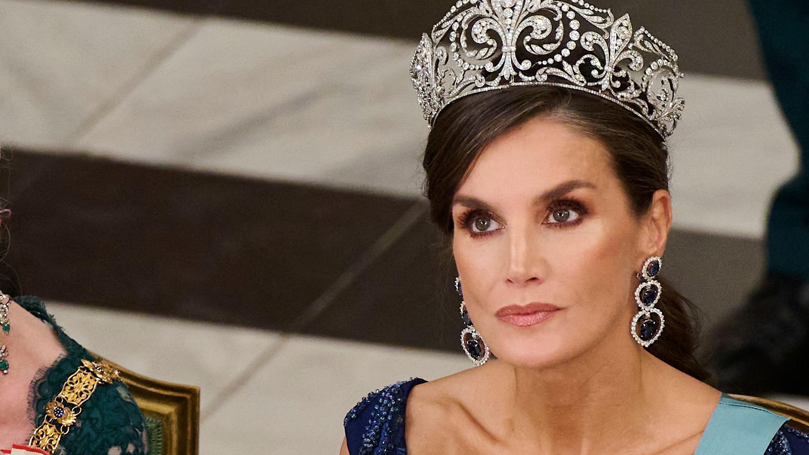 Spanien-Royals: Königin Letizia überrascht in Sneakern bei Termin