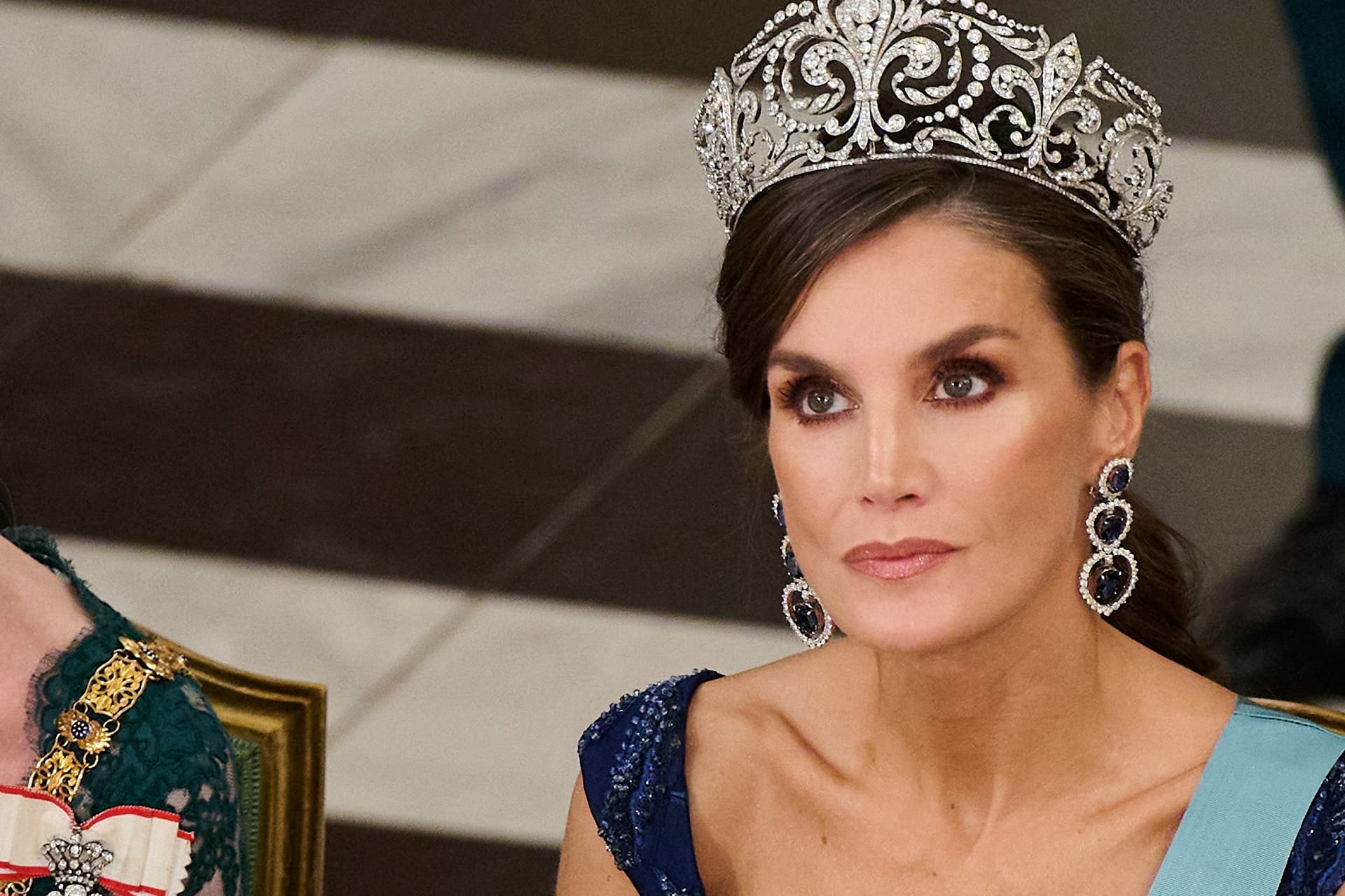 Königin Letizia sitzt bei einem Galadinner im Christiansborg-Palast.