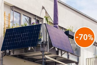 Zu Hause Solarstrom nutzen: Bei Otto ist ein Balkonkraftwerk mit rund 70 Prozent Rabatt im Angebot (Symbolbild).