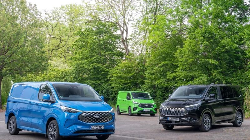 Ford treibt die Elektrifizierung seiner Nutzfahrzeuge voran – und baut mit dem Transit und Tourneo Custom einen Konkurrenten für den VW ID.Buzz.