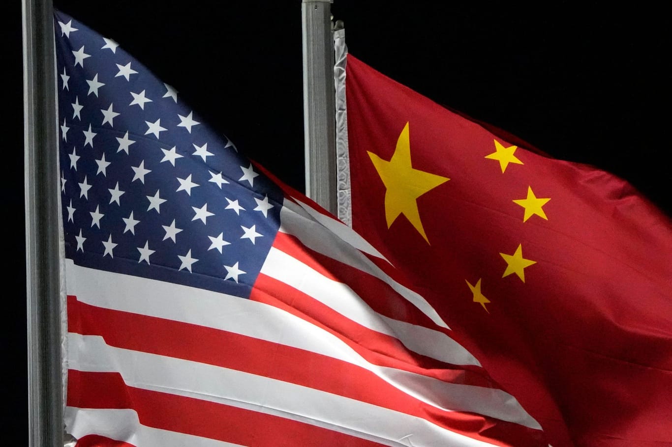 US und chinesische Flagge