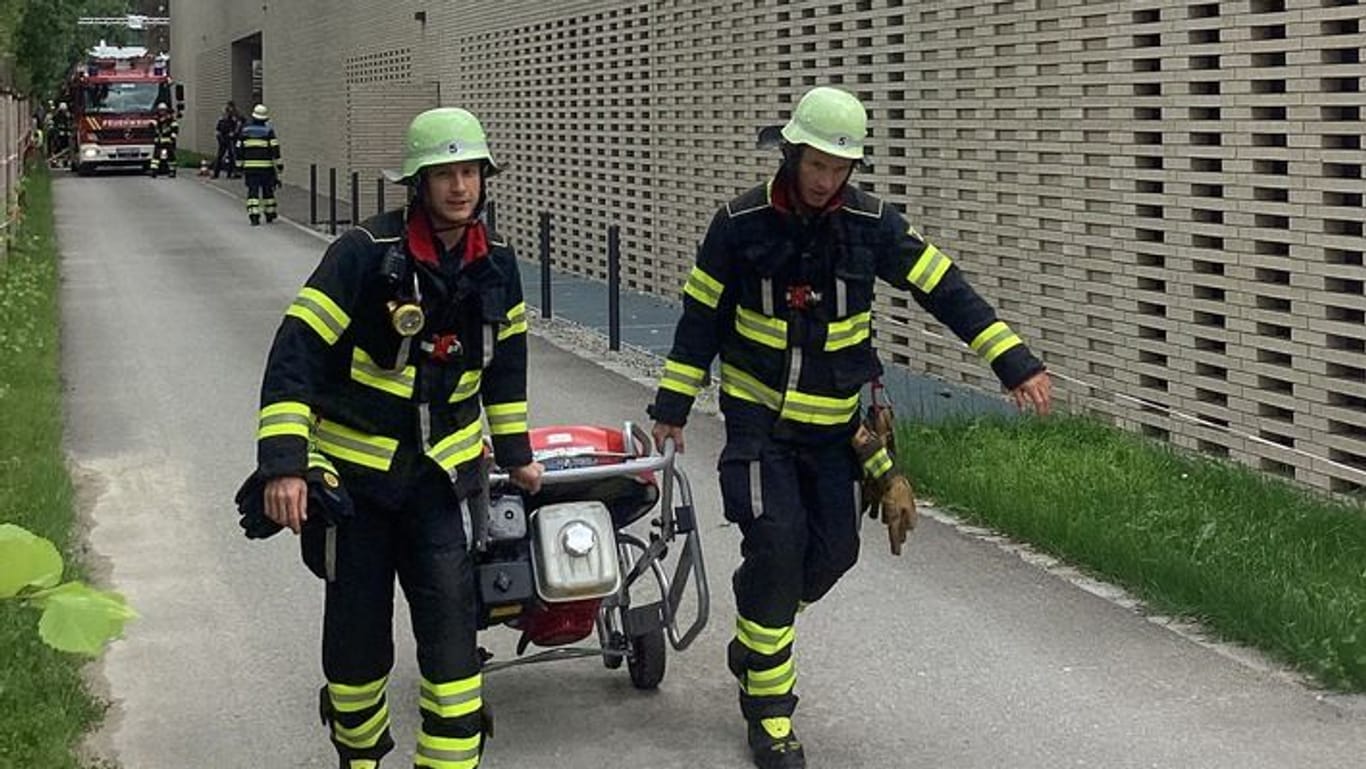 Die Feuerwehr musste am Freitag zu einem Einsatz im Krematorium am Ostfriedhof ausrücken (Symbolbild).