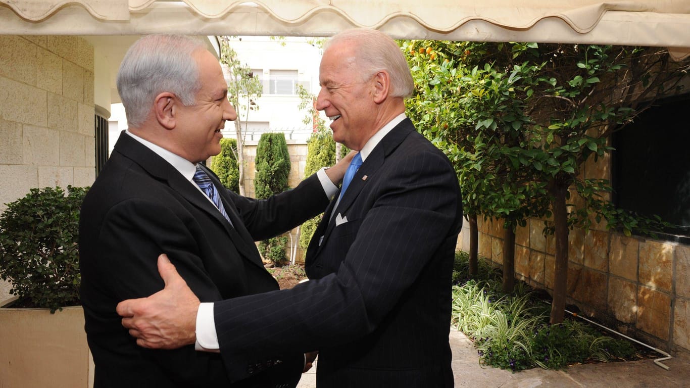 Einst Freunde, jetzt Gegenspieler: Benjamin Netanjahu (l.) und Joe Biden.