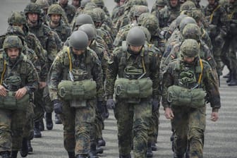 Fallschirmjäger der Bundeswehr (Archivbild): In Rumänien wird eine Nato-Übung unter deutscher Führung abgehalten.