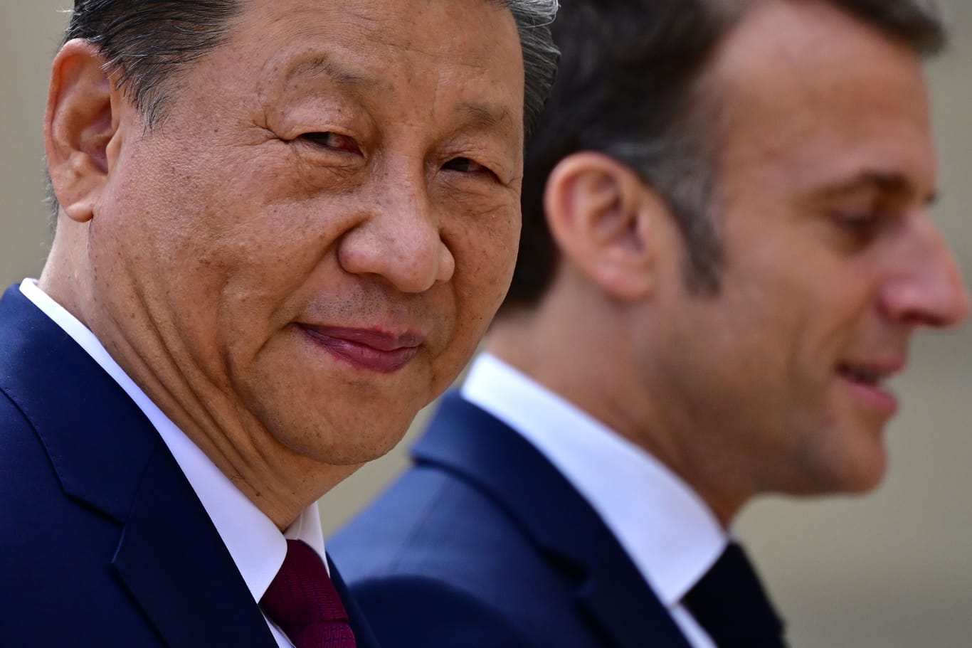 Chinas Staatschef Xi Jinping (l.) macht klar, wo seine Prioritäten in Europa liegen.