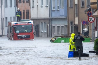 Die Gemeinden Fischbach-Camphausen sind überflutet: Zahlreiche Einsatzkräfte waren im Einsatz.