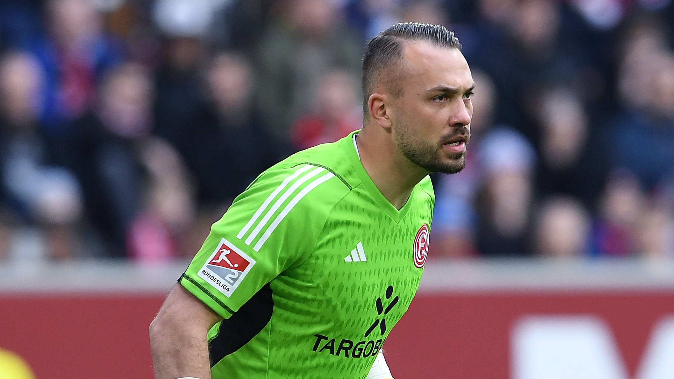 2. Liga: Düsseldorf-Torwart Florian Kastenmeier wird attackiert