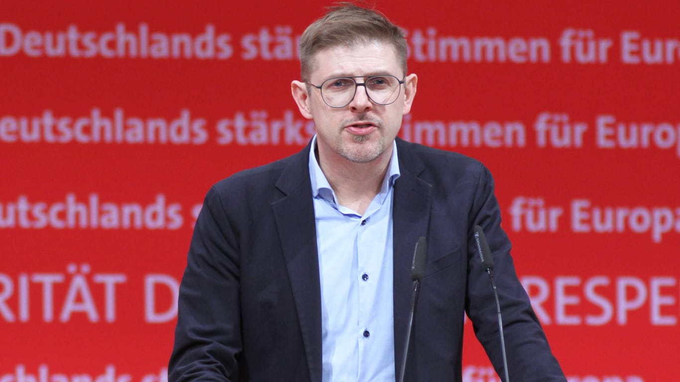 SPD-Europapolitiker Matthias Ecke (Archivbild): Der 41-Jährige ist im Wahlkampf in Dresden schwer verletzt worden.