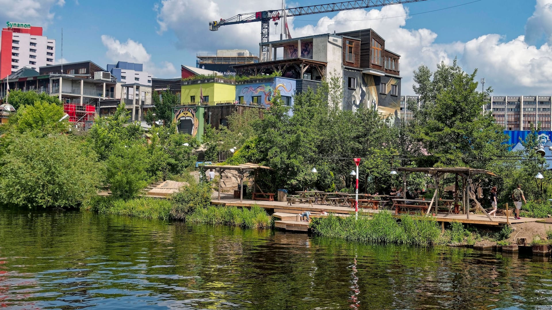 Spree am Holzmarkt: Hier ist der Mann ins Wasser gesprungen. Für ihn kam jede Hilfe zu spät.