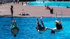 Am 10. Juni 2022 ist das Schwimmbad Prinzenbad in Berlin Kreuzberg gut besucht