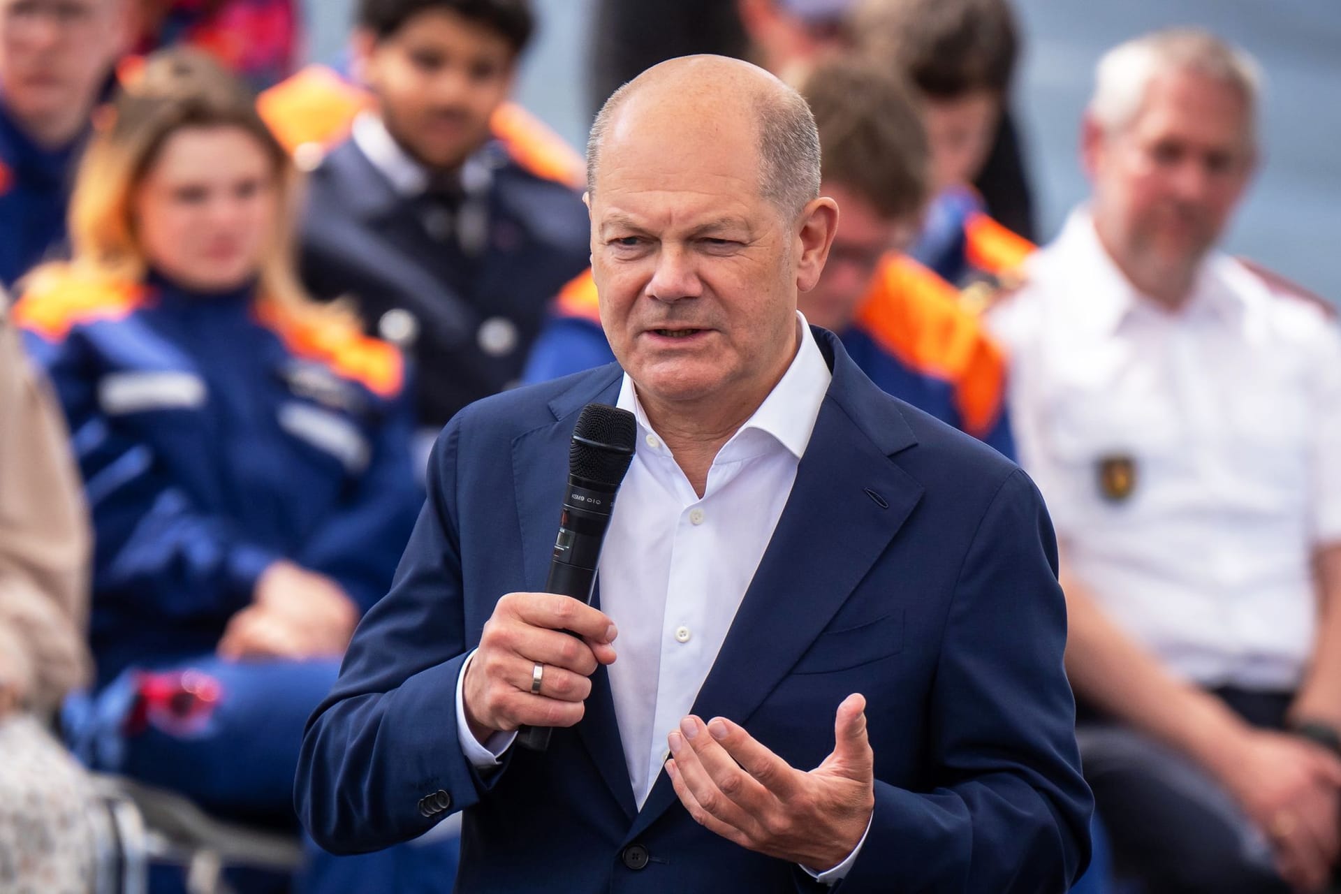 Bundeskanzler Olaf Scholz bei einem Gespräch mit Bürgern (Archivbild).