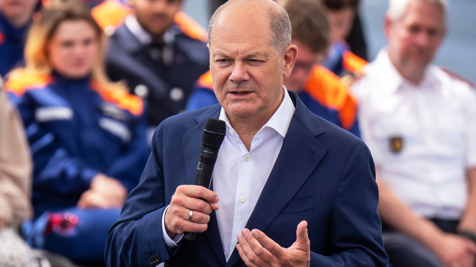 Bundeskanzler Olaf Scholz bei einem Gespräch mit Bürgern (Archivbild).