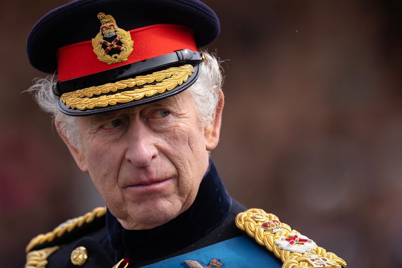 König Charles III. nimmt an der Sovereign's Parade teil.