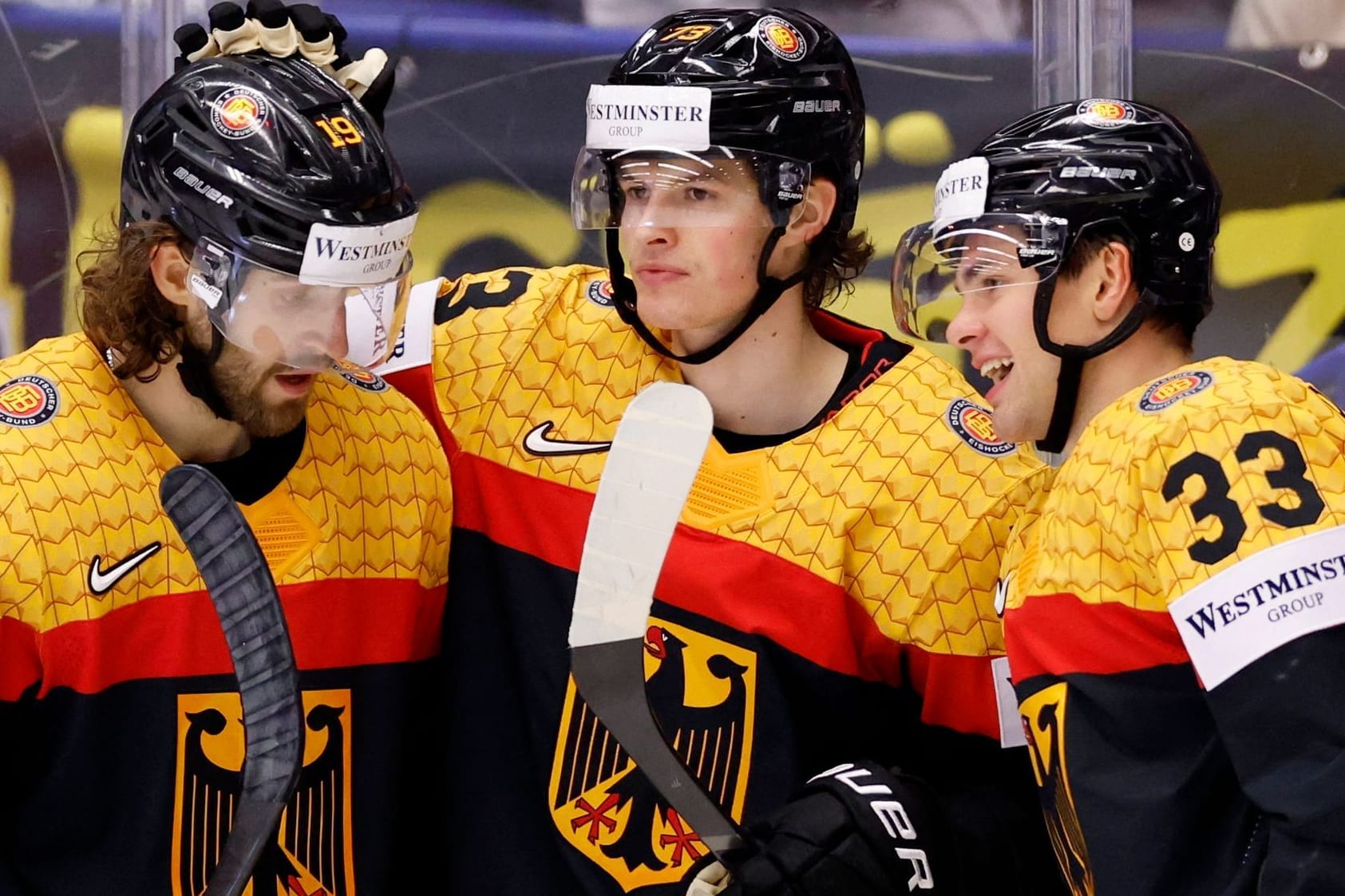 Starke Vorstellung: Jubel bei Deutschlands Lukas Reichel, JJ Peterka und Wojtek Stachowiak (v. li.) im Spiel gegen Kasachstan.