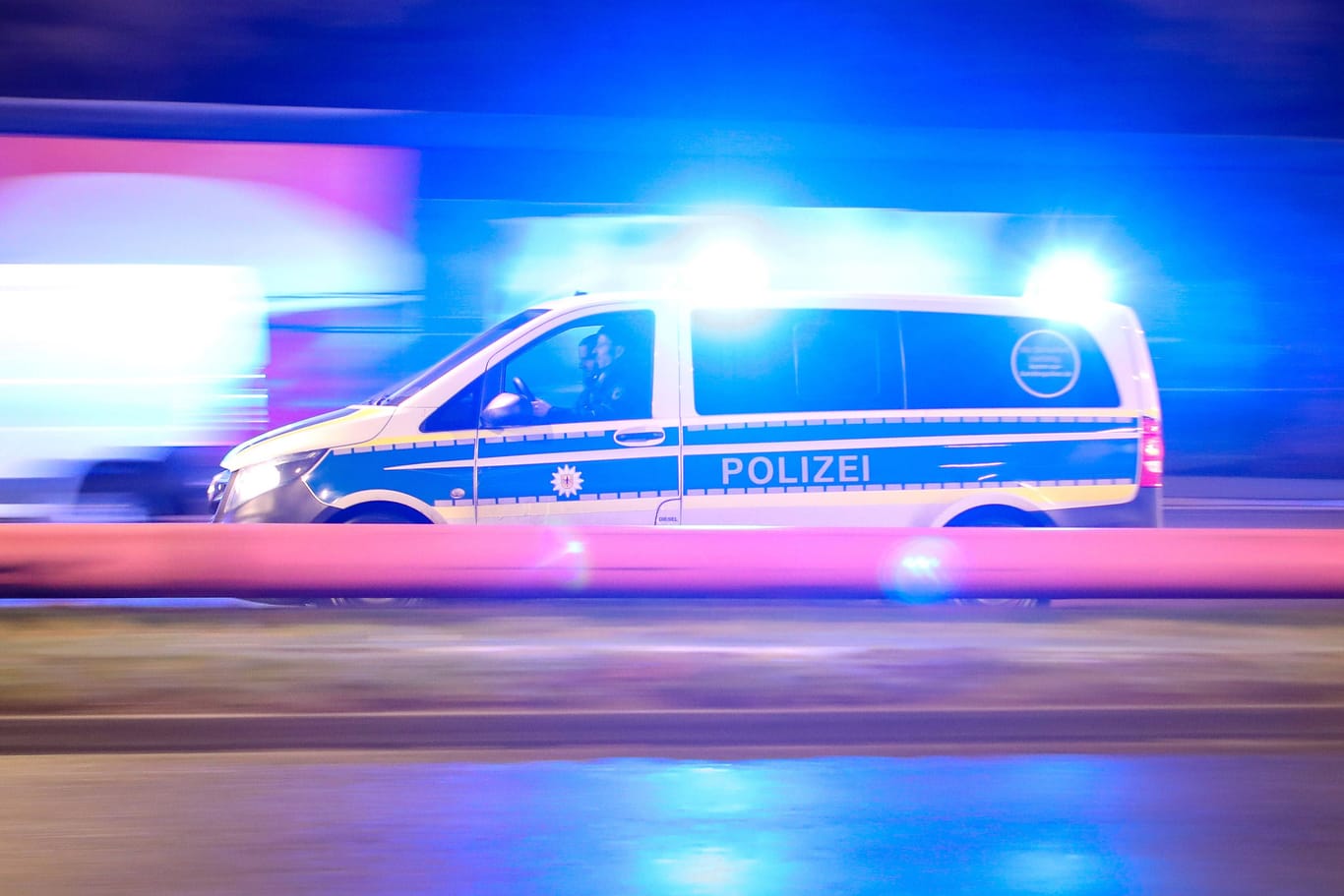 Polizei mit Blaulicht (Archivbild): In Gesundbrunnen ist ein Jude attackiert worden.