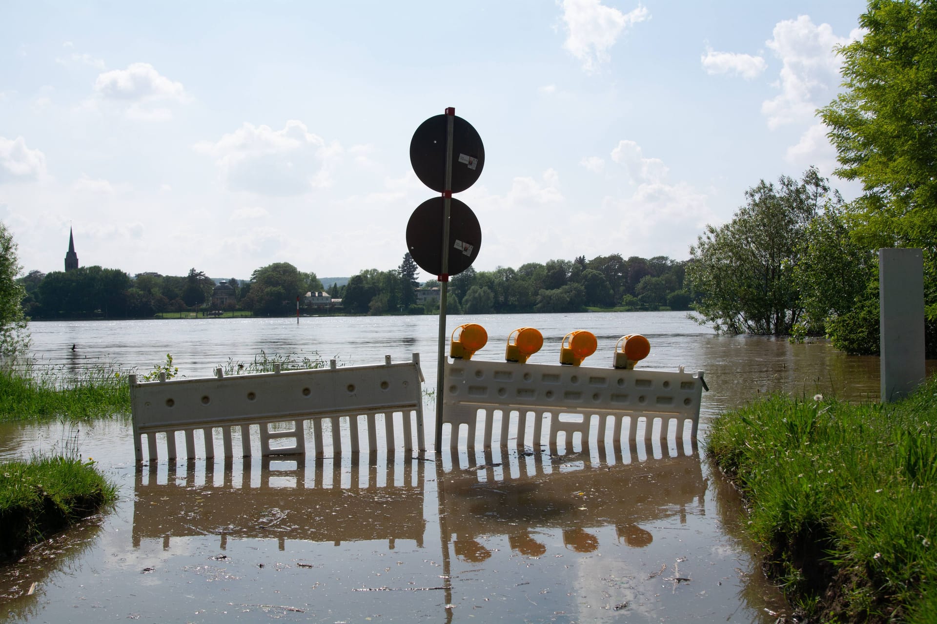 Hochwasser am Rhein: Die starken Regenfälle im Süden zeigen auch im größten Fluss ihre Wirkung.