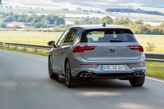 VW Golf: Der Kompaktklassiker ist auf Platz 1 der Zulassungsstatistik für April 2024.