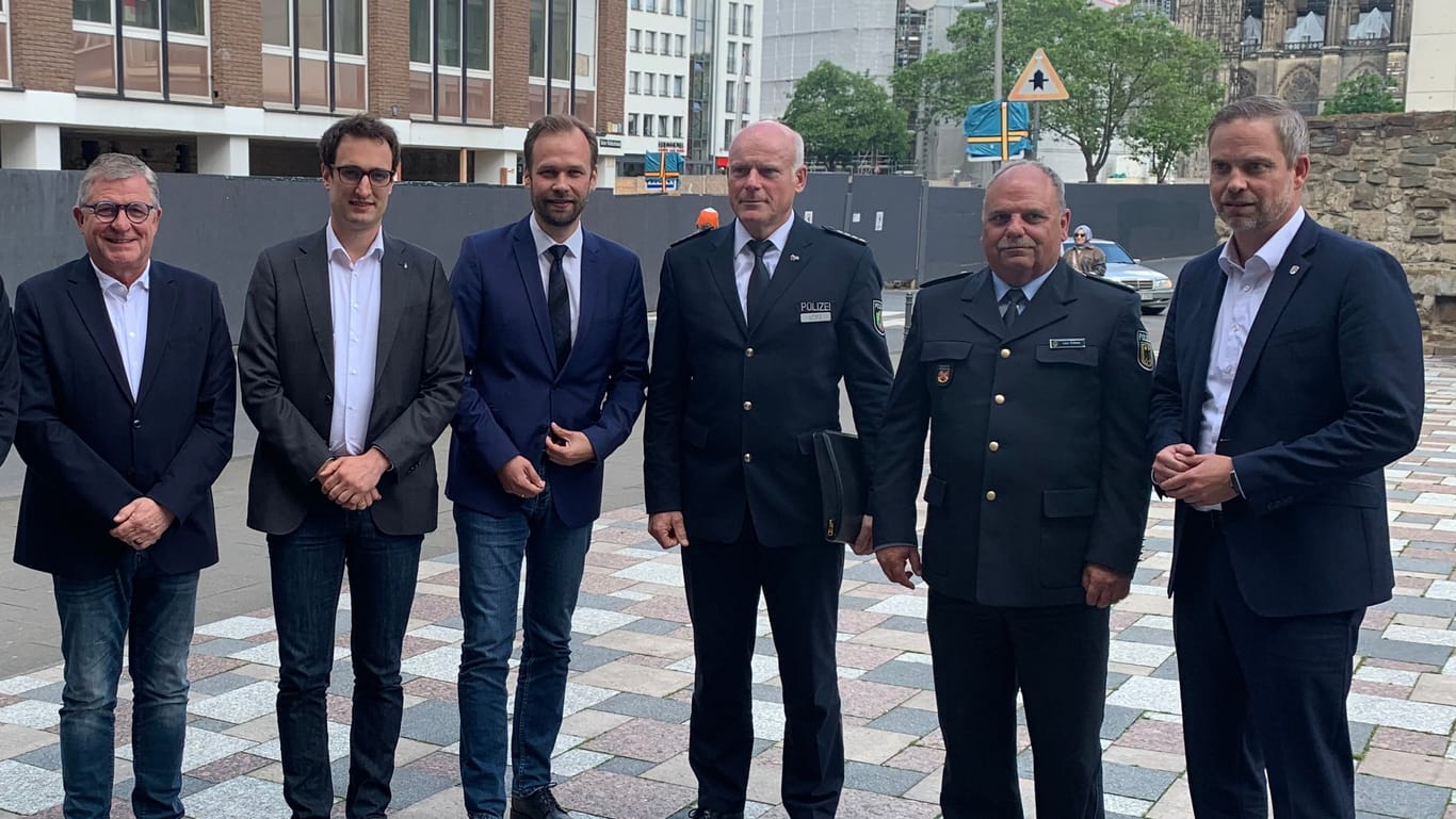 Vertreter der Stadt Köln sowie der Landes- und Bundespolizei informierten am Donnerstag über Sicherheitsmaßnahmen während der Fußball-EM