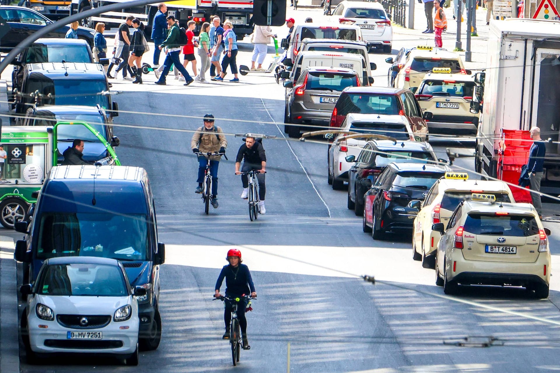 Eigentlich ganz einfach: Der Ausbau des Radverkehrs würde Deutschlands Treibhausgasemissionen erheblich senken.