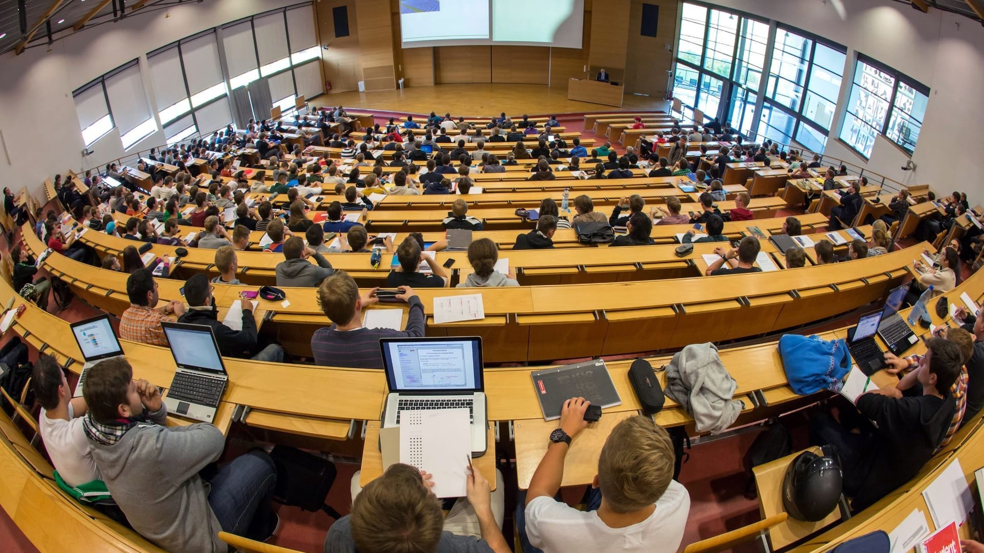 Studierende im Hörsaal Studierende im Hörsaal