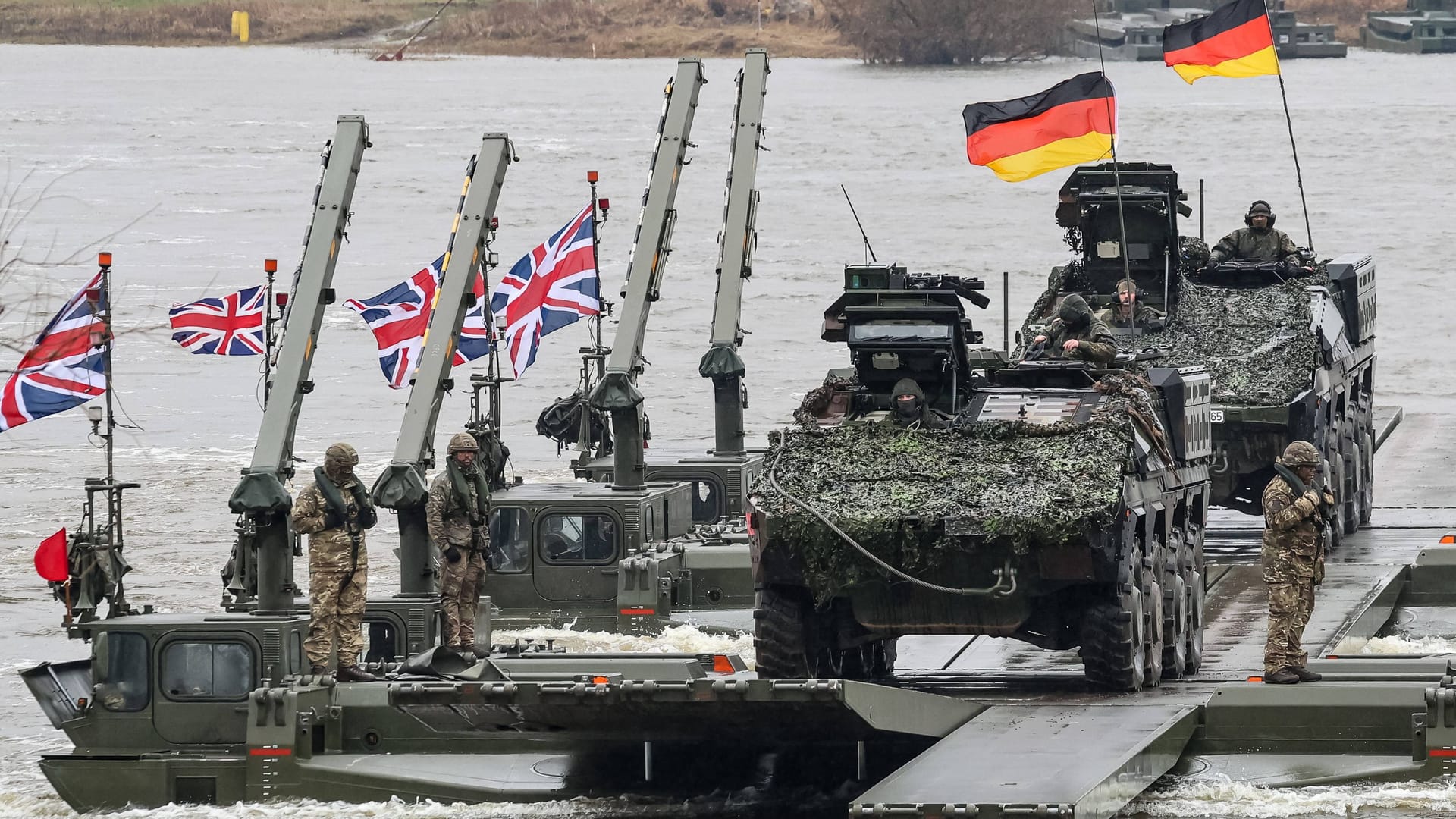 Britische und deutsche Soldaten bei einem gemeinsamen Nato-Manöver Steadfast Defender-24 (Symbolbild): Europa müsse sich unabhängiger von den Vereinigten Staaten machen, sagt Martin Schulz.