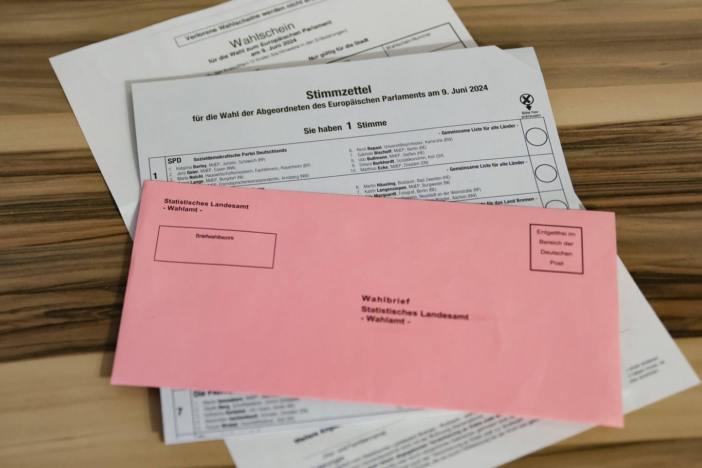 Ein Stimmzettel, Wahlzettel, Wahlschein für die Europawahl 2024, Europäisches Parlament, Europaparlament, Europa