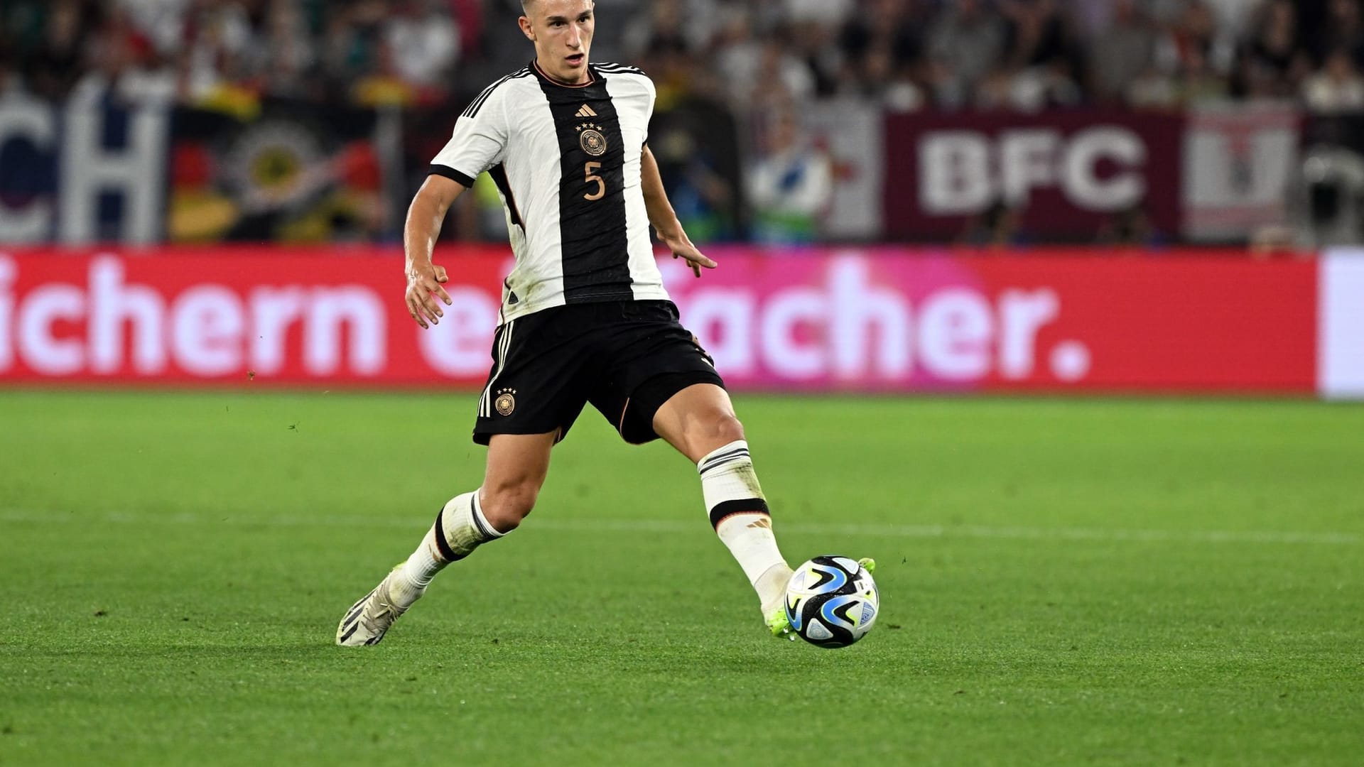 Nico Schlotterbeck Nico Schlotterbeck