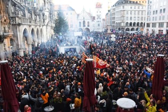 Anhänger von Galatasaray Istanbul auf dem Marienplatz (Archivbild): Auch in München wurde der Titel groß gefeiert.