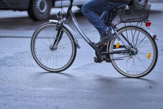 Ein Fahrradfahrer (Symbolbild): Die Irrfahrt hätte brenzlig ausgehen können.